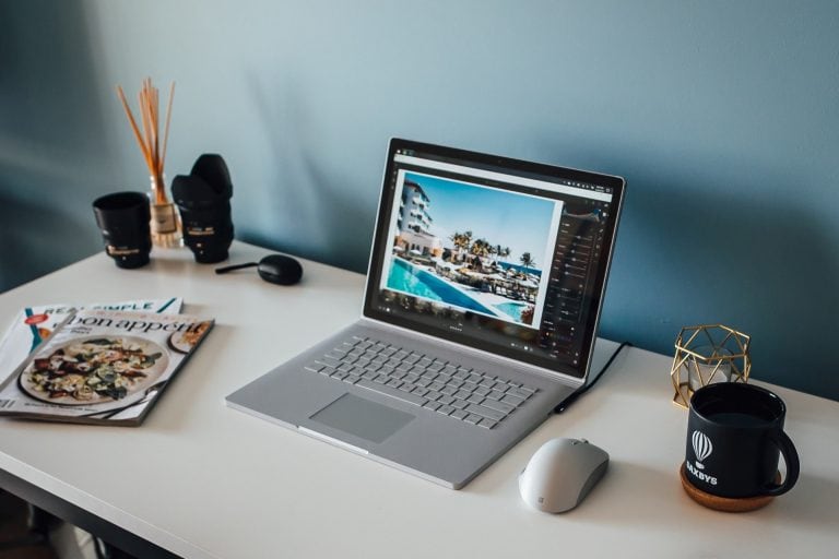 Mata lelah akibat menerapkan Work From Home!