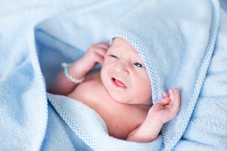 Katarak Kongenital pada Bayi: Penyebab dan Pengobatan