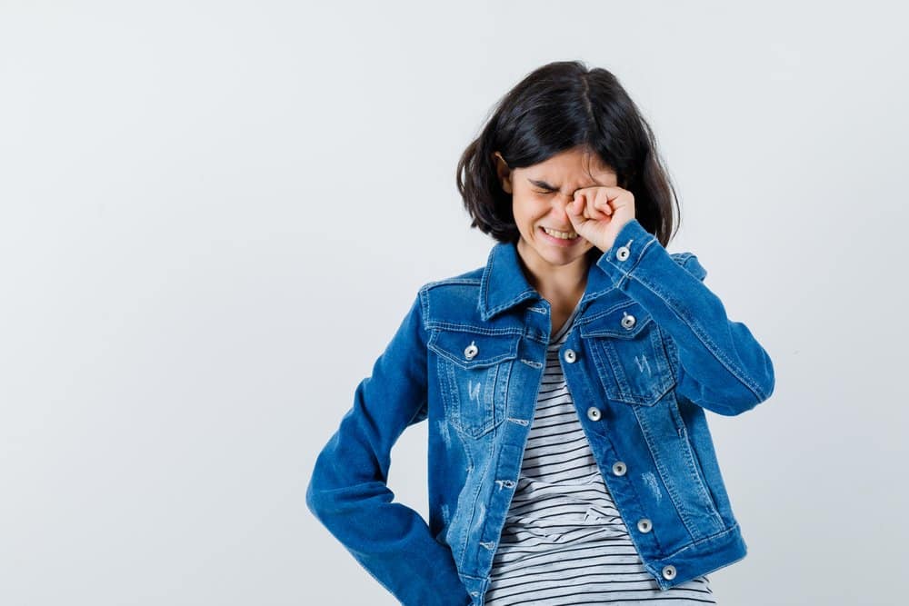7 Penyebab Mata Anak Sering Berkedip, Waspadai Gadget!