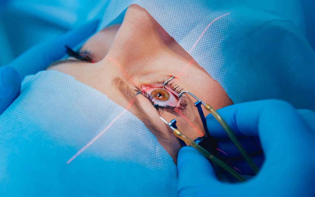 Mengenal Phakic iOL dan Perbedaannya dengan Lasik Mata