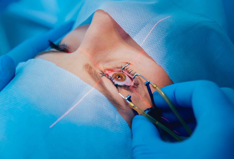 Mengenal Phakic iOL dan Perbedaannya dengan Lasik Mata