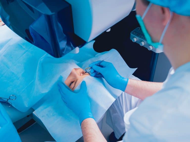 Mengenal Perbedaan Lasik Mata dan Operasi Katarak