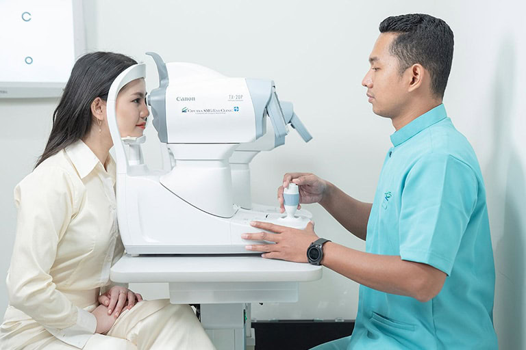 cek mata Prosedur Eyecryl Phakic — lensa implan untuk minus tinggi di Ciputra SMG Eye Clinic