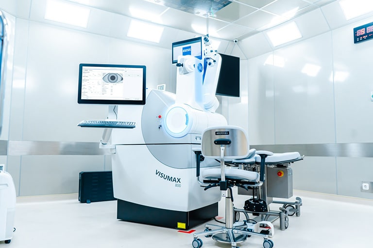 Mesin laser ReLEx SMILE Zeiss VisuMax di Ciputra SMG Eye Clinic